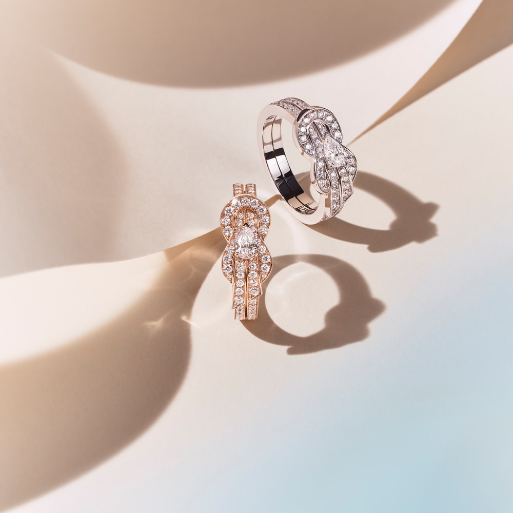 CHANCE INFINIE: 经典标志元素宛如灵动缎带，赞颂女性气质与优雅姿态